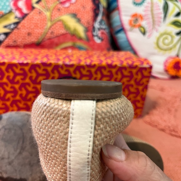 Tory Burch flats size 7M - Picture 4 of 4